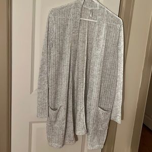 Piphany lightweight cardigan. Size 4. Gray & white.